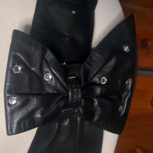 Vintage 80's leather bow rhinestone hook/eye closure wide lined belt - Picture 3 of 8